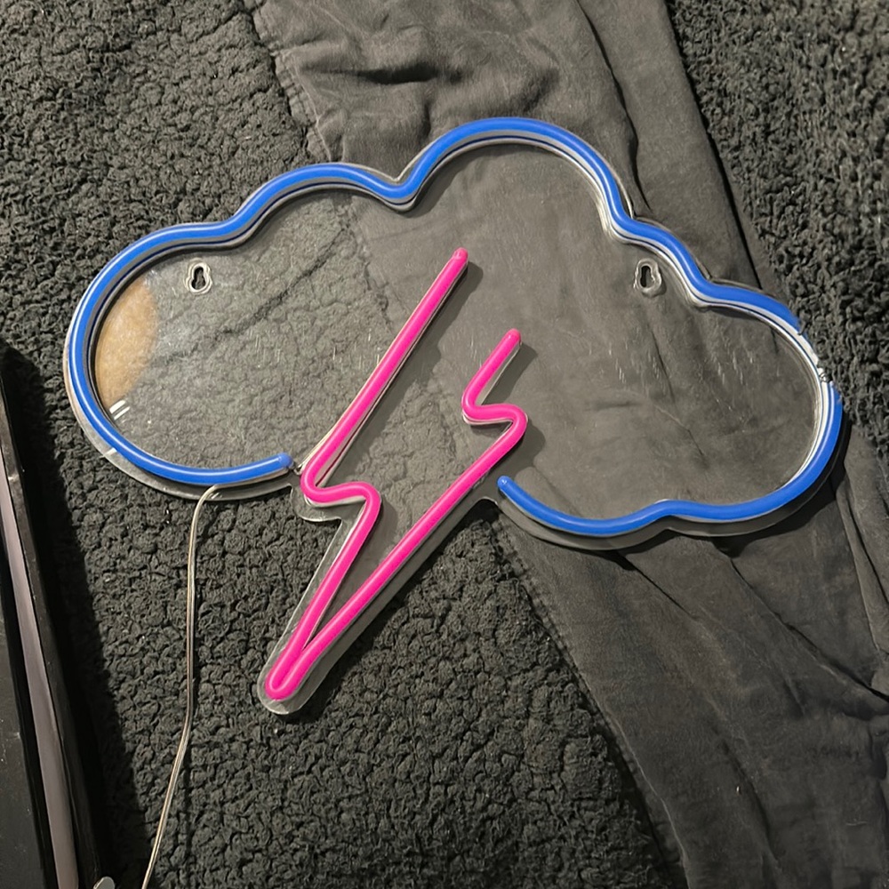 Cloud Neon Sign - Picture 1 of 3